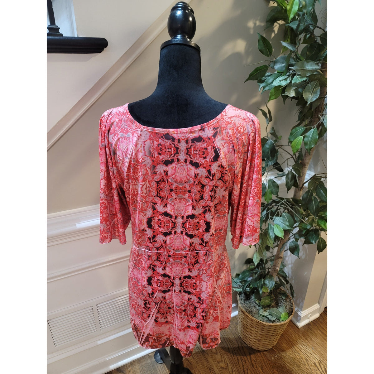 One World Blouse Top Women's Large Pink Floral Smocked Flutter Sleeve Scoop Neck