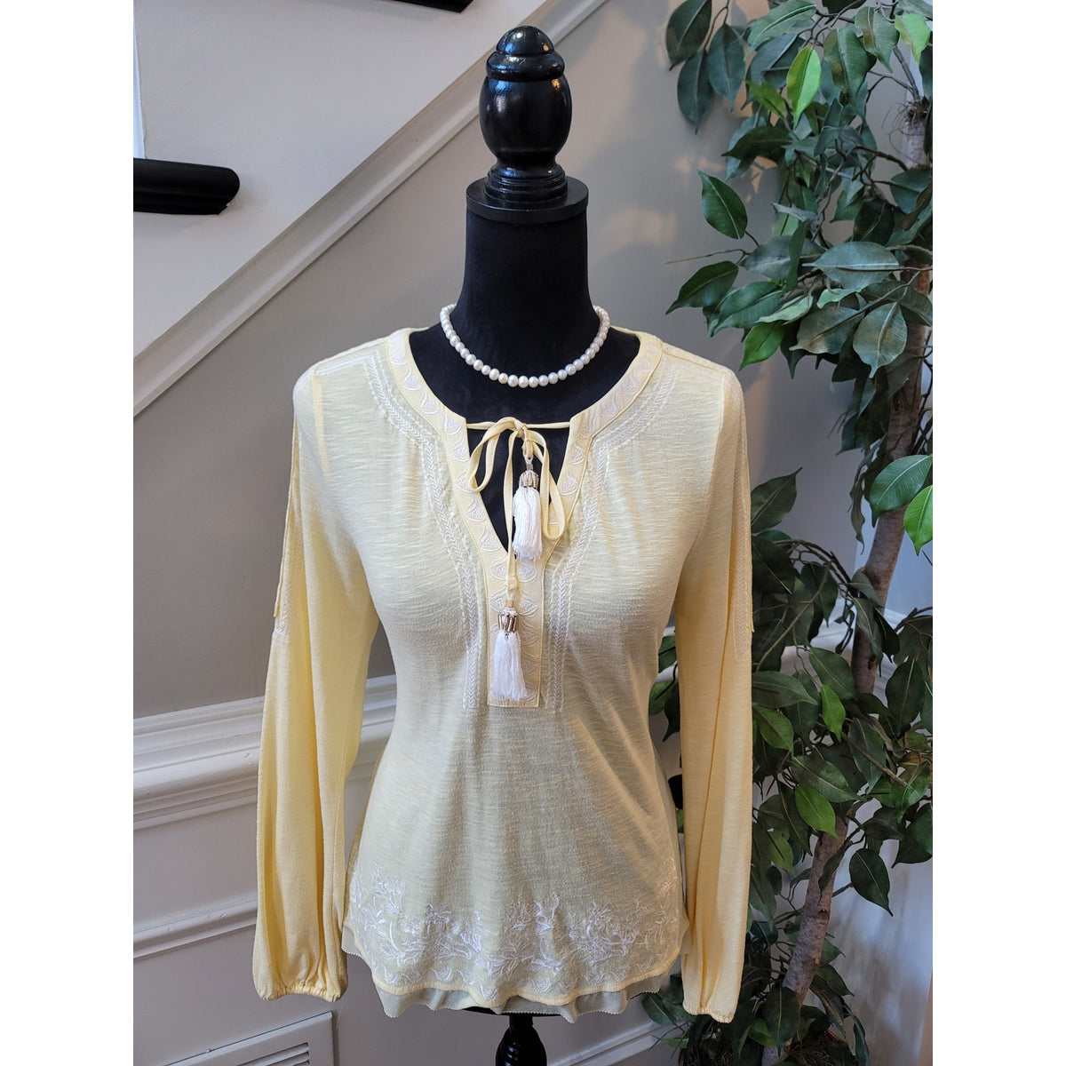White House Black Market Blouse Women's Size Small Butter Yellow Long Sleeves