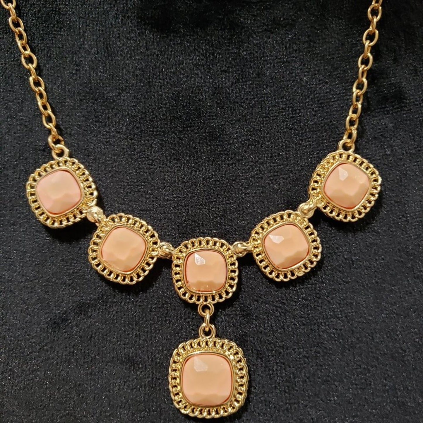 Women Fashion Gold Tone Chunky Gemstones Beaded Statement Necklace w/ Lobster