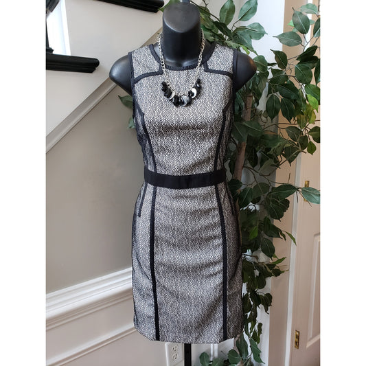 Banana Republic Knee Length Dress Women's 6 Petite Black White Lined Netted Lace