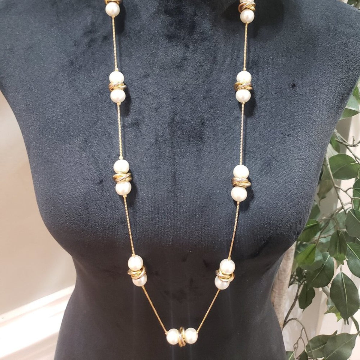 Ann Klein Womens Gold Tone White Faux Pearl Bead Chain Necklace w/ Lobster Clasp