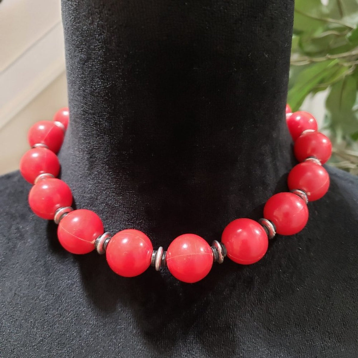 Womens Fashion Round Big Red Agate Beaded Bib Necklace Jewelry with Spring Clasp