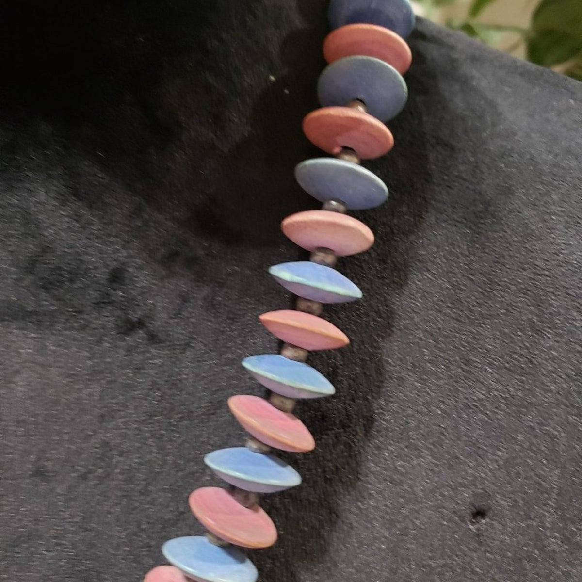 Women Fashion Gorgeous Oyster Shell Southwest Beaded Necklace with Round Clasp