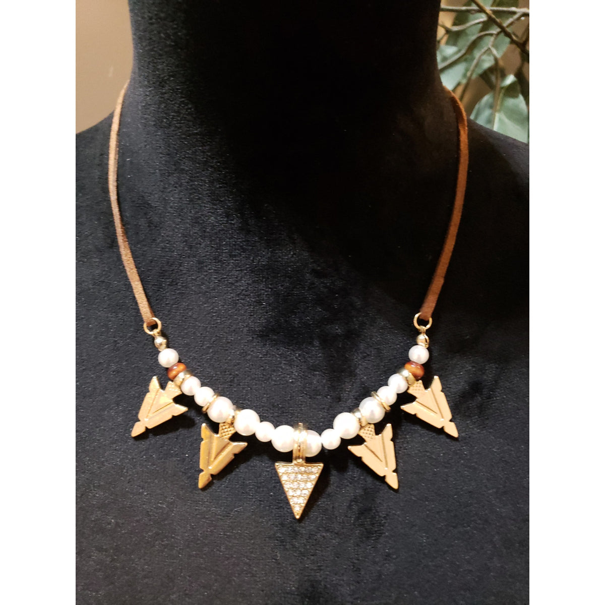 Womens Gold Tone Round White Pearl Beaded Collar Necklace