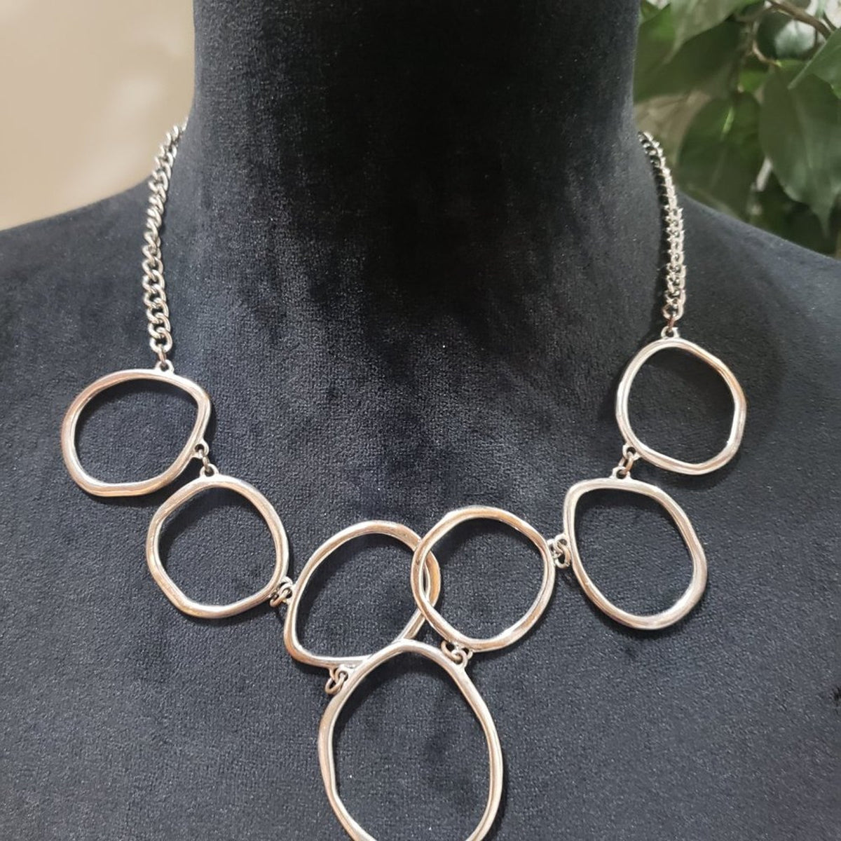 Womens Fashion Gold Tone Multi Circles Hoops Connected Chain Statement Necklace