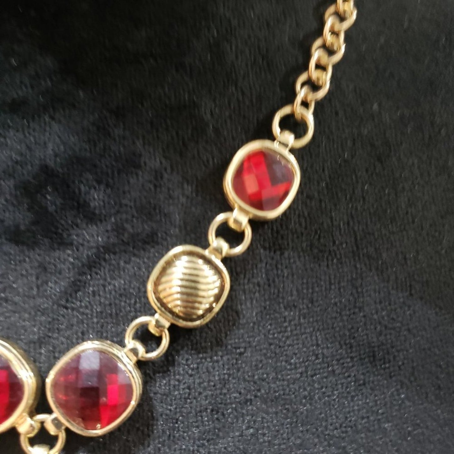 Women Fashions Red Gem Stone Gold Tone Chain Necklace Jewelry with Lobster Clasp