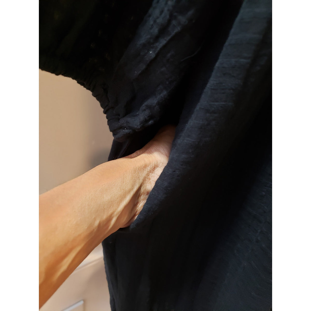 Gap Long Maxi Dress Womens Large Black Textured Tiered Hem Balloon Sleeve V Neck