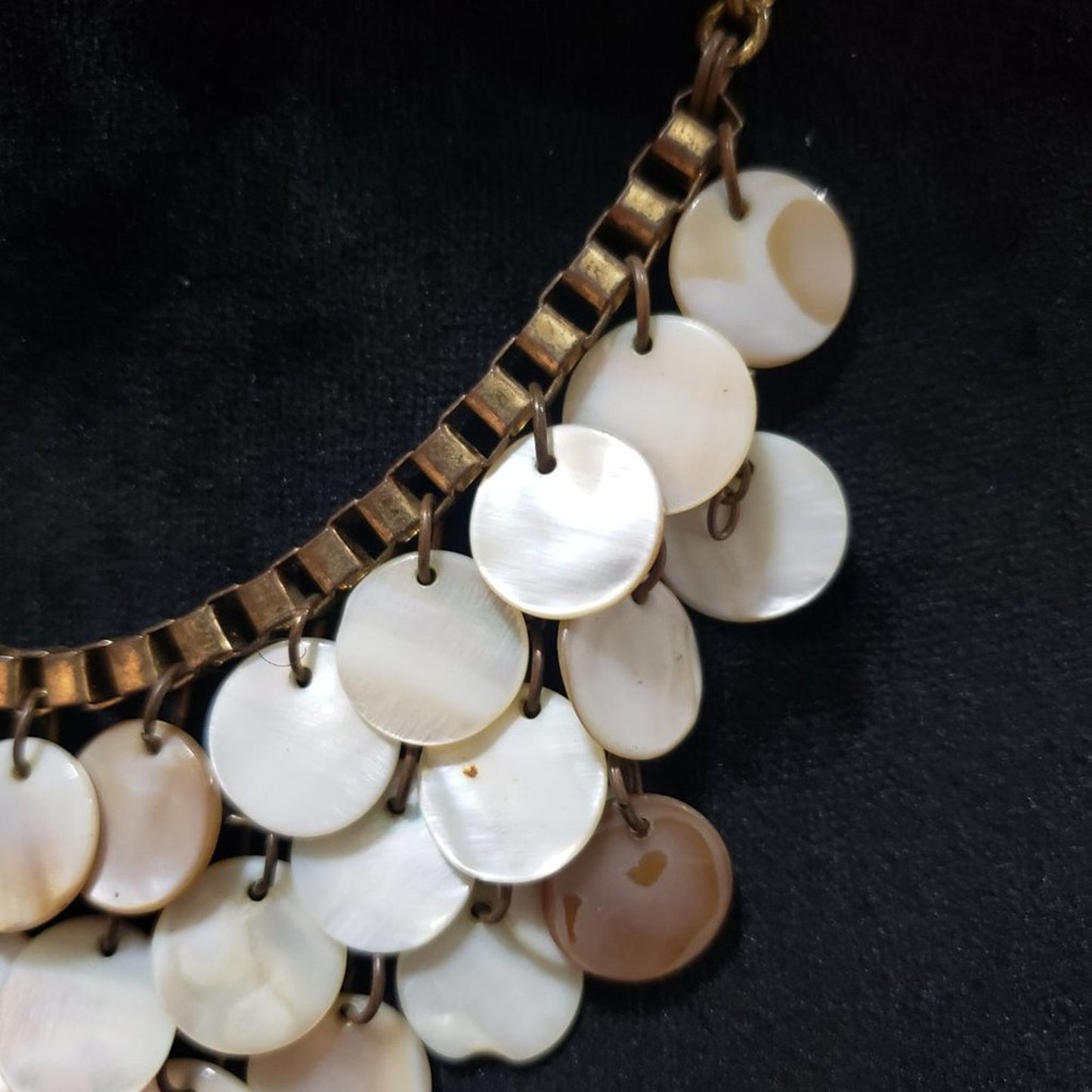 Womens Fashion Mother of Pearl Round Shell Gold Tone Bib Necklace Lobster Clasp