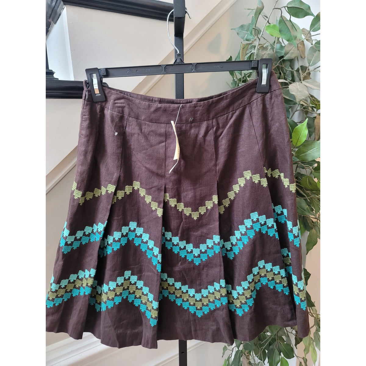 Loft Ann Taylor Mini Skirt Women's SZ 8P Brown Geometric Pleated Curved Hem