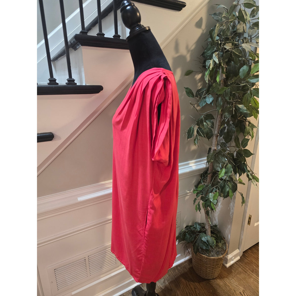 The Odell's Shift Dress Women's Small Coral Red Pleated Back V-Neck Pockets