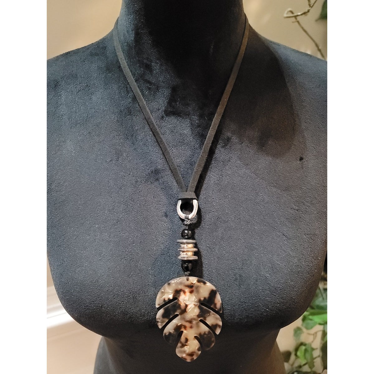 Women's Boho Style Tortoiseshell Leaf Pendant Necklace with Leather Cord