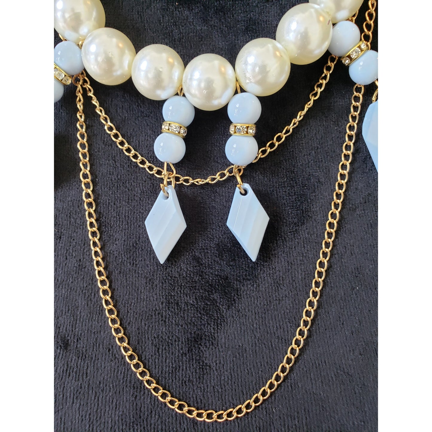 Womens Gold Tone Faux Pearls Blue Acrylic Beads Statement Necklace w/ Claw Clasp