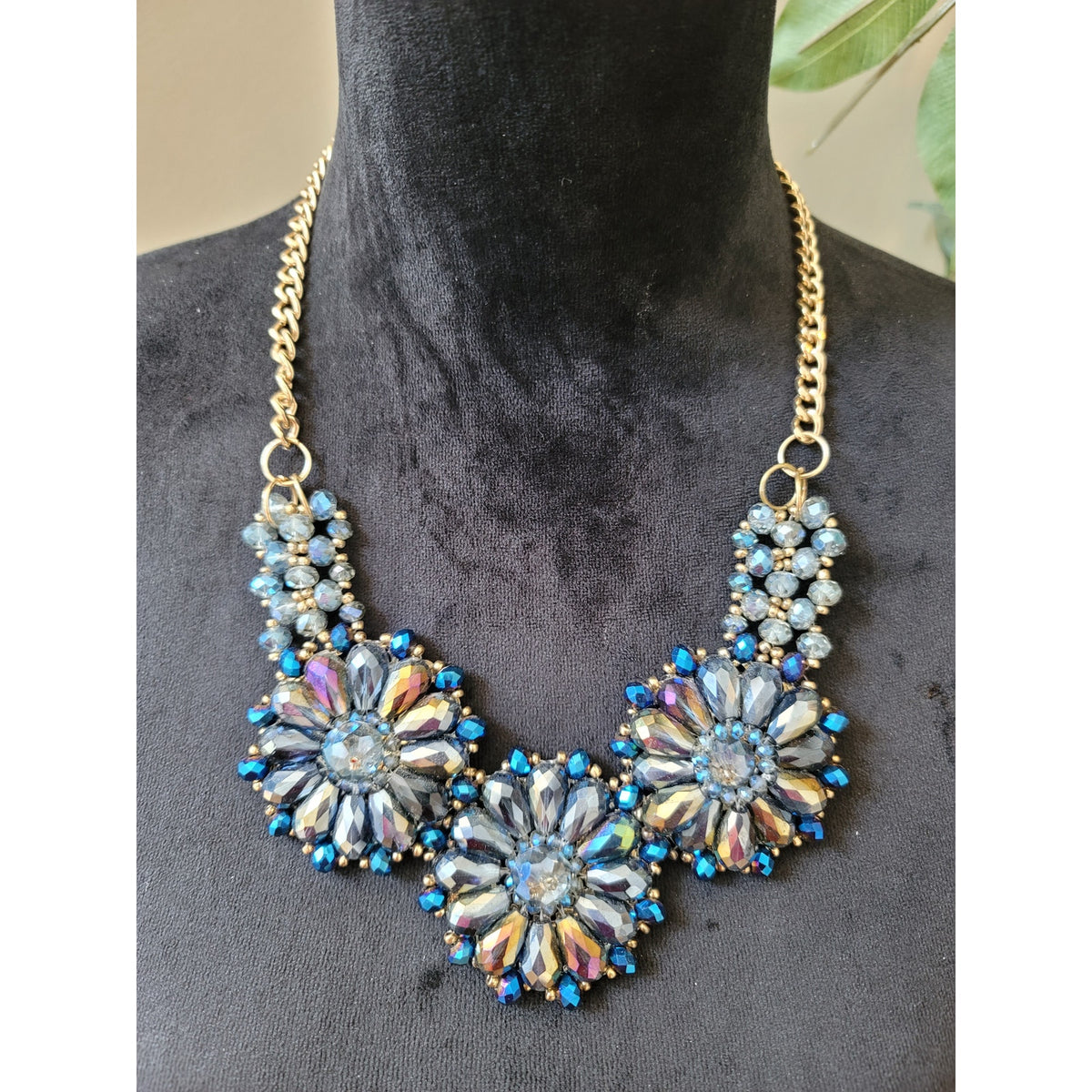 Women's Statement Crystal Flower Necklace With Gold Chain And Lobster Clasp