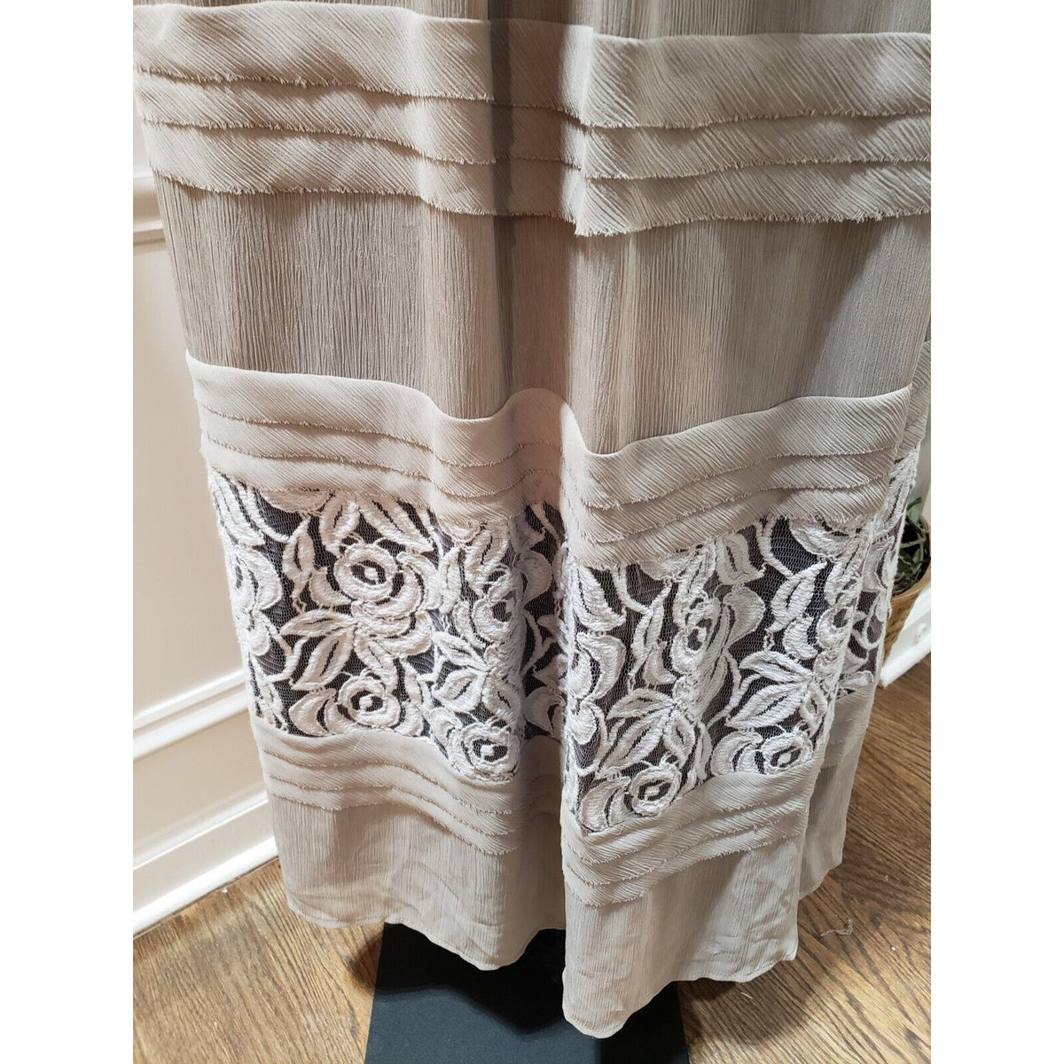 BCBGMAXAZRIA Women Beige Floral Lace Chiffon Off The Shoulder Long Maxi Dress XS