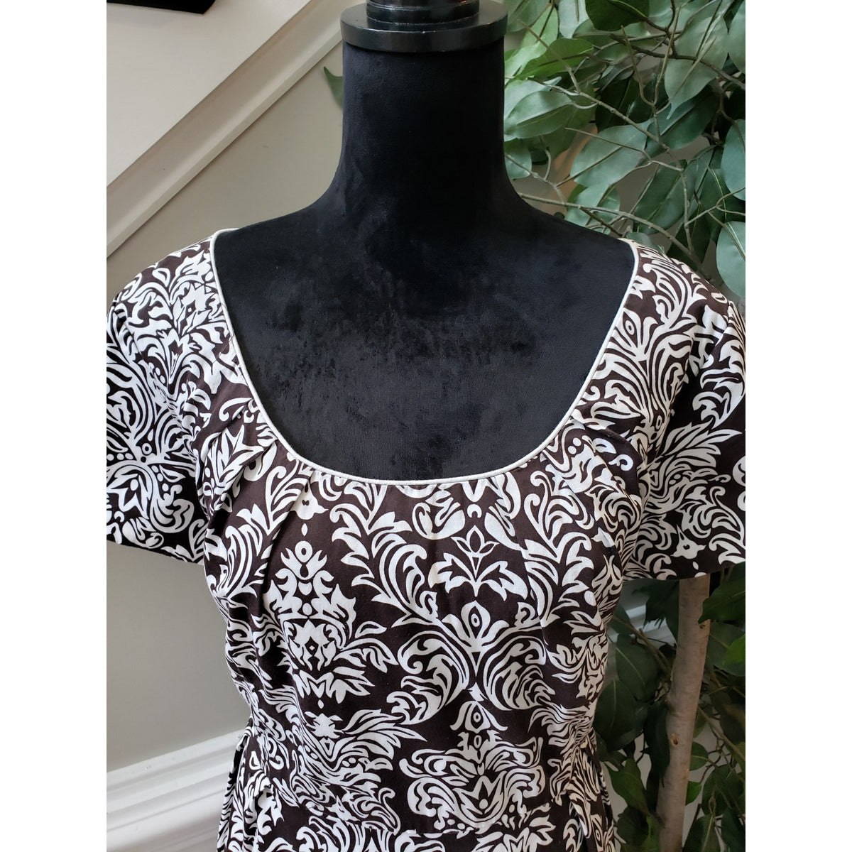 Cato Sheath Dress Womens 18W White Floral Pleated Knee Length Pockets Cap Sleeve