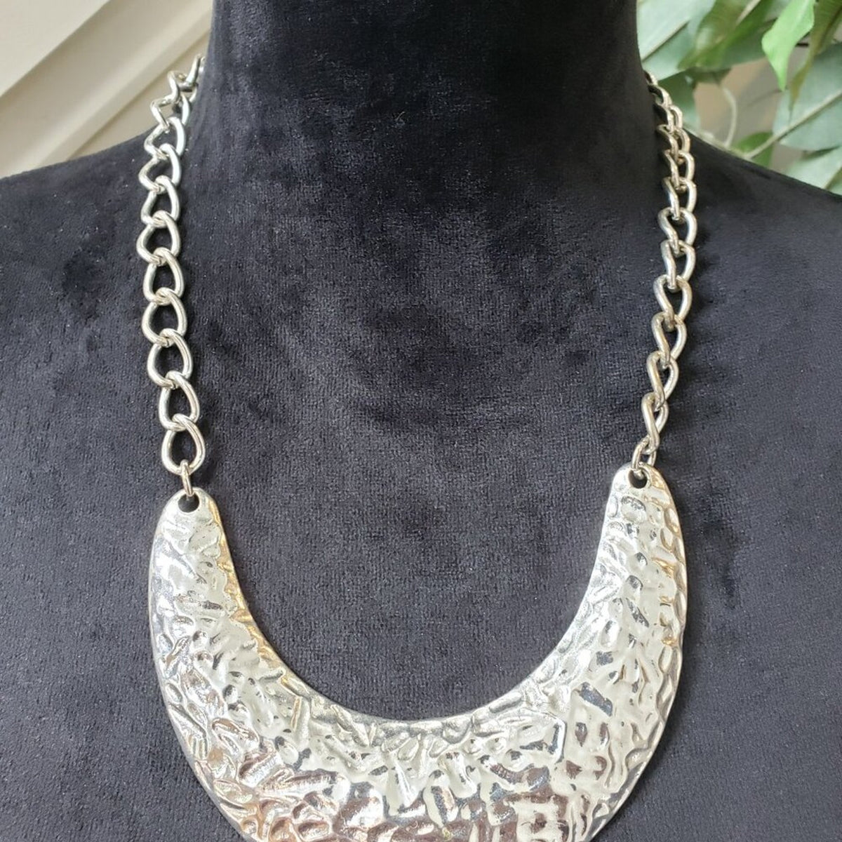 Vintage Womens Silver Collar Bib Choker Necklace Jewelry with Lobster Clasp