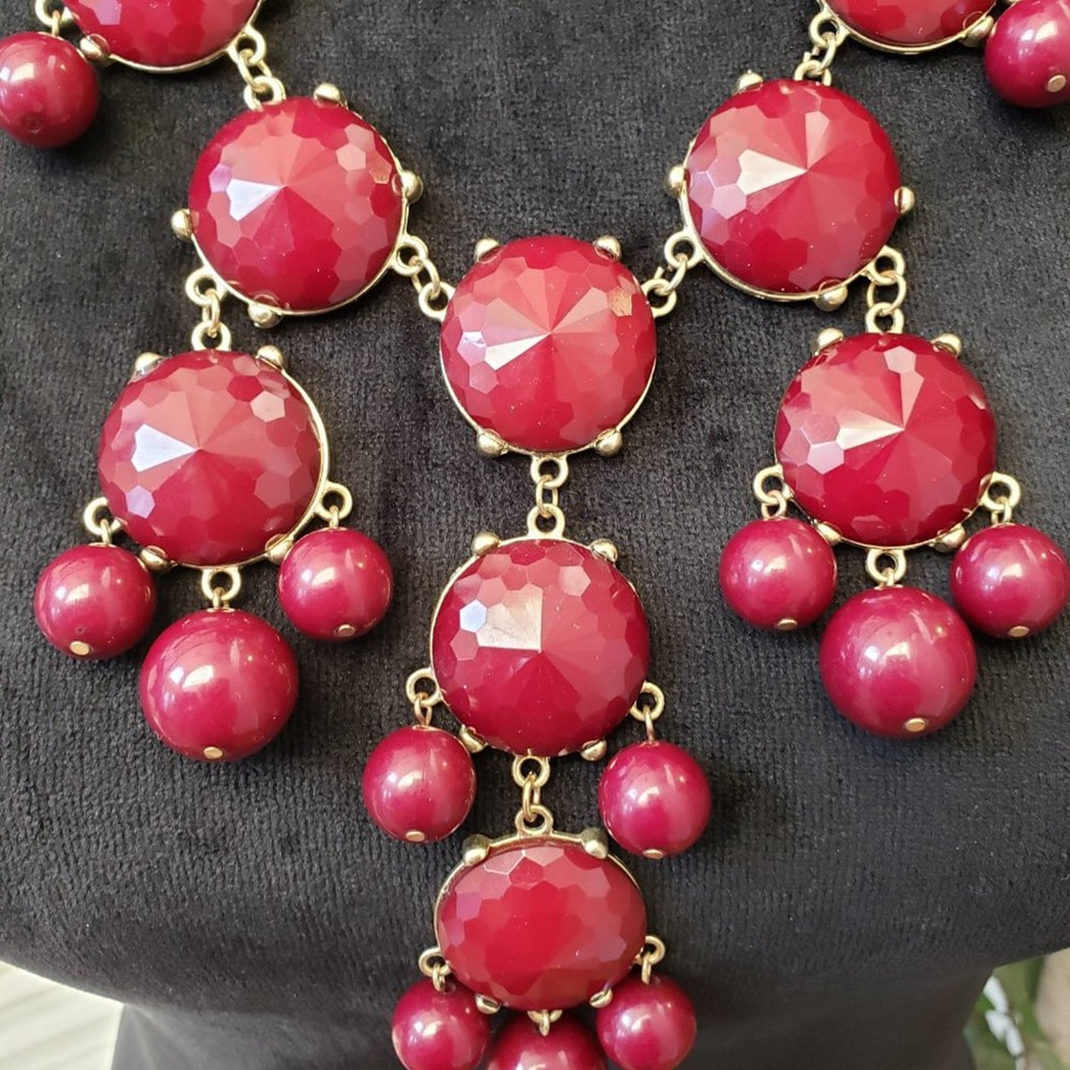 ILY Couture Women Red Bubble & Bead Collar Statement Necklace with Lobster Clasp