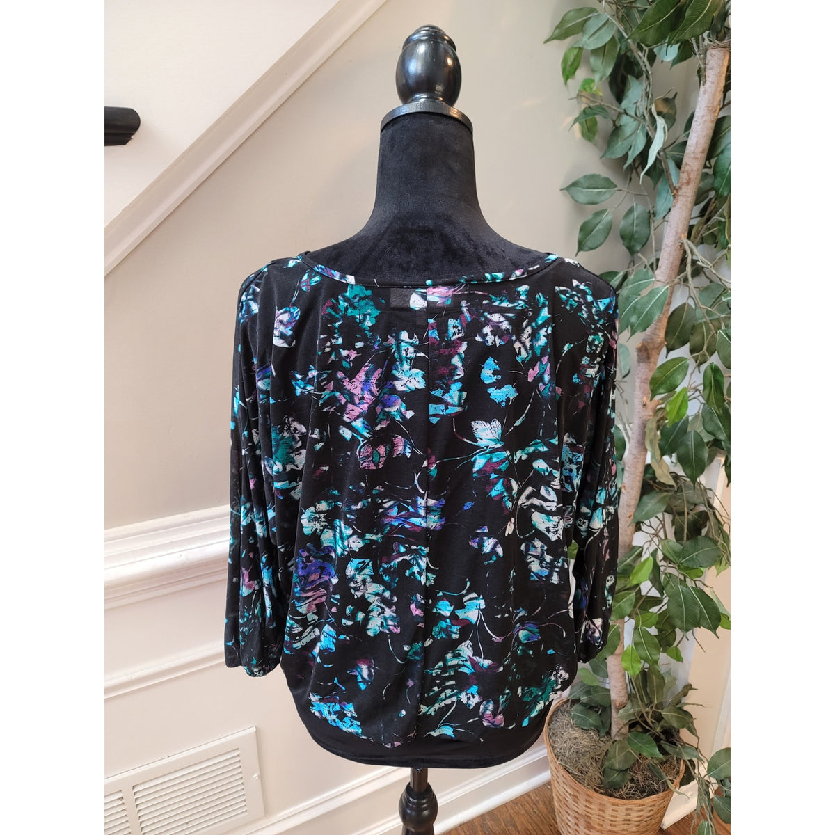 Jennifer Lopez Blouse Women's Medium Black Multicolor Floral Print Long Sleeve