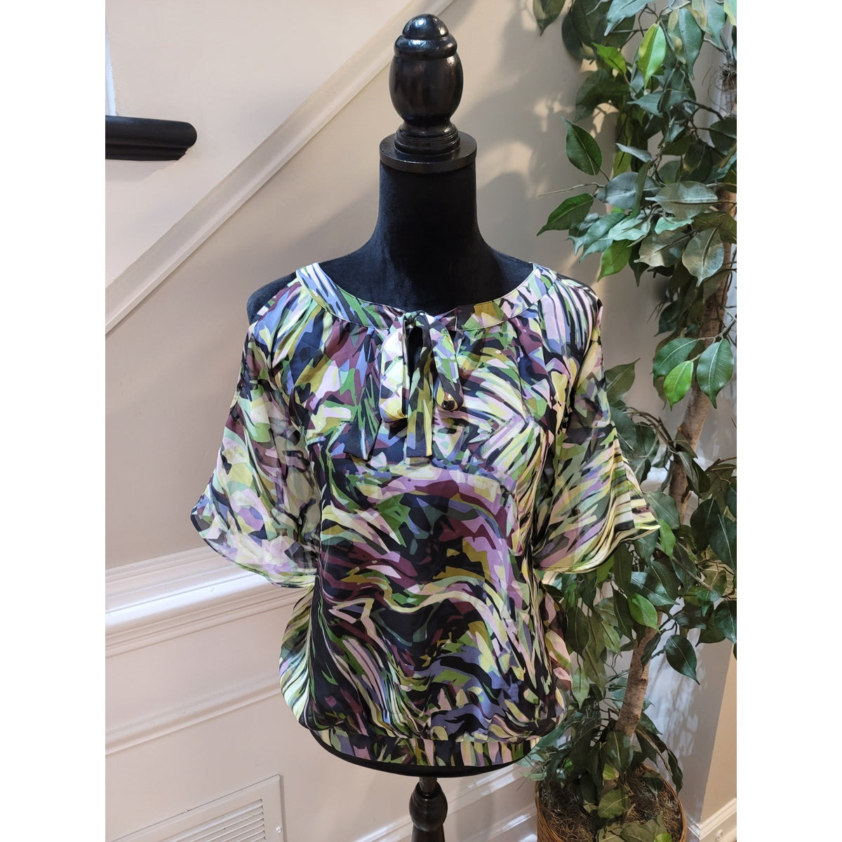 Jennifer Lopez Blouse Top Women Small Multicolor Geometric Batwing Cold Shoulder