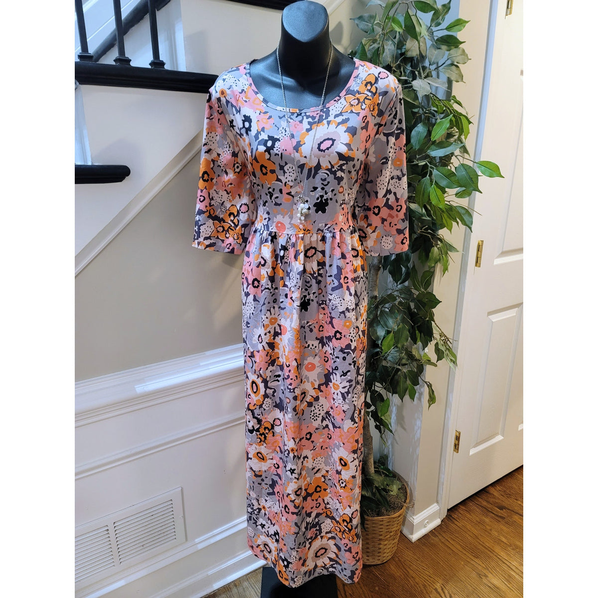 JustFashionNow Maxi Dress Women's Multicolored Short Sleeves Crew Neck Large