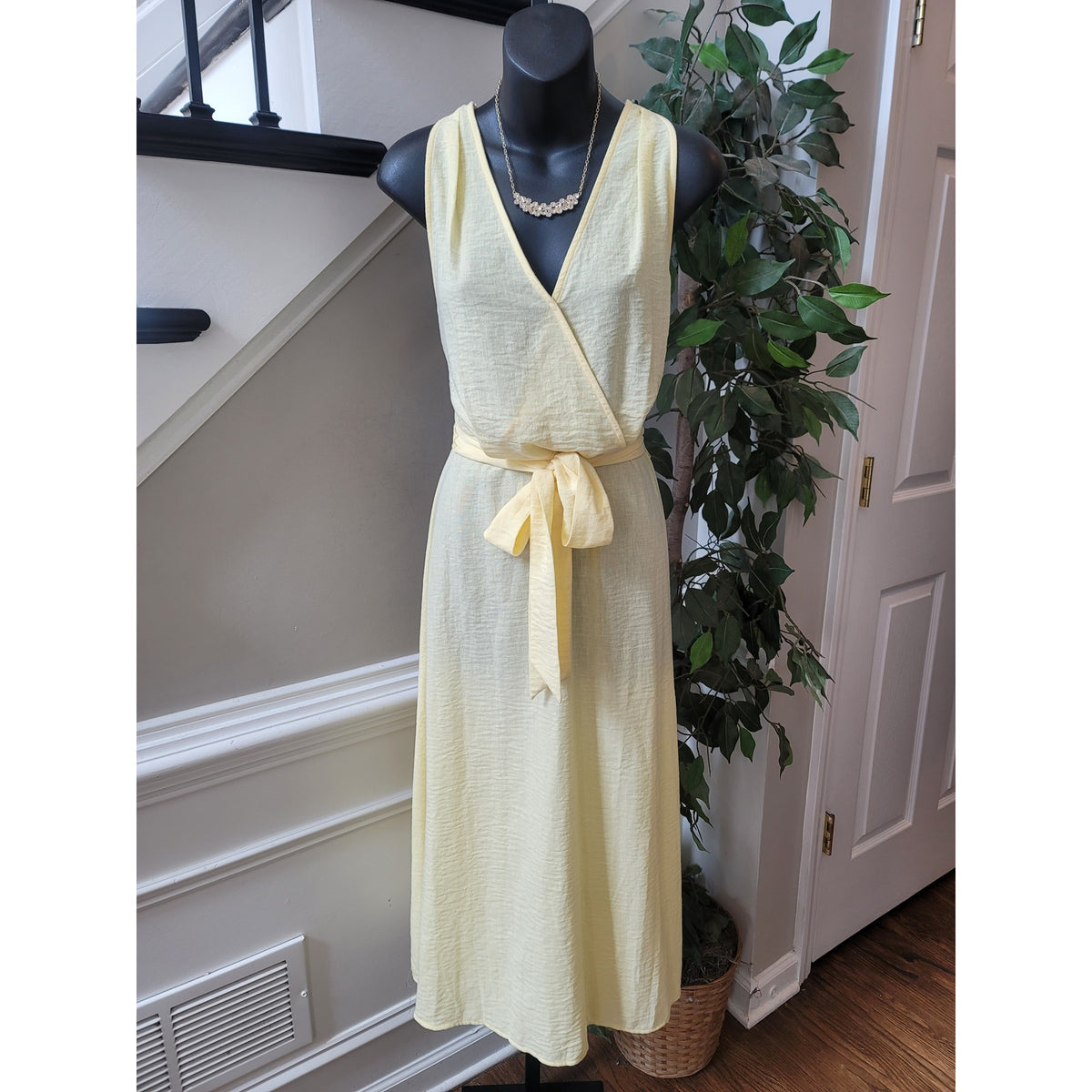 Emma & Michele Midi Dress Women Large Soft Yellow Wrap V-Neck Crinkled Tie-Waist