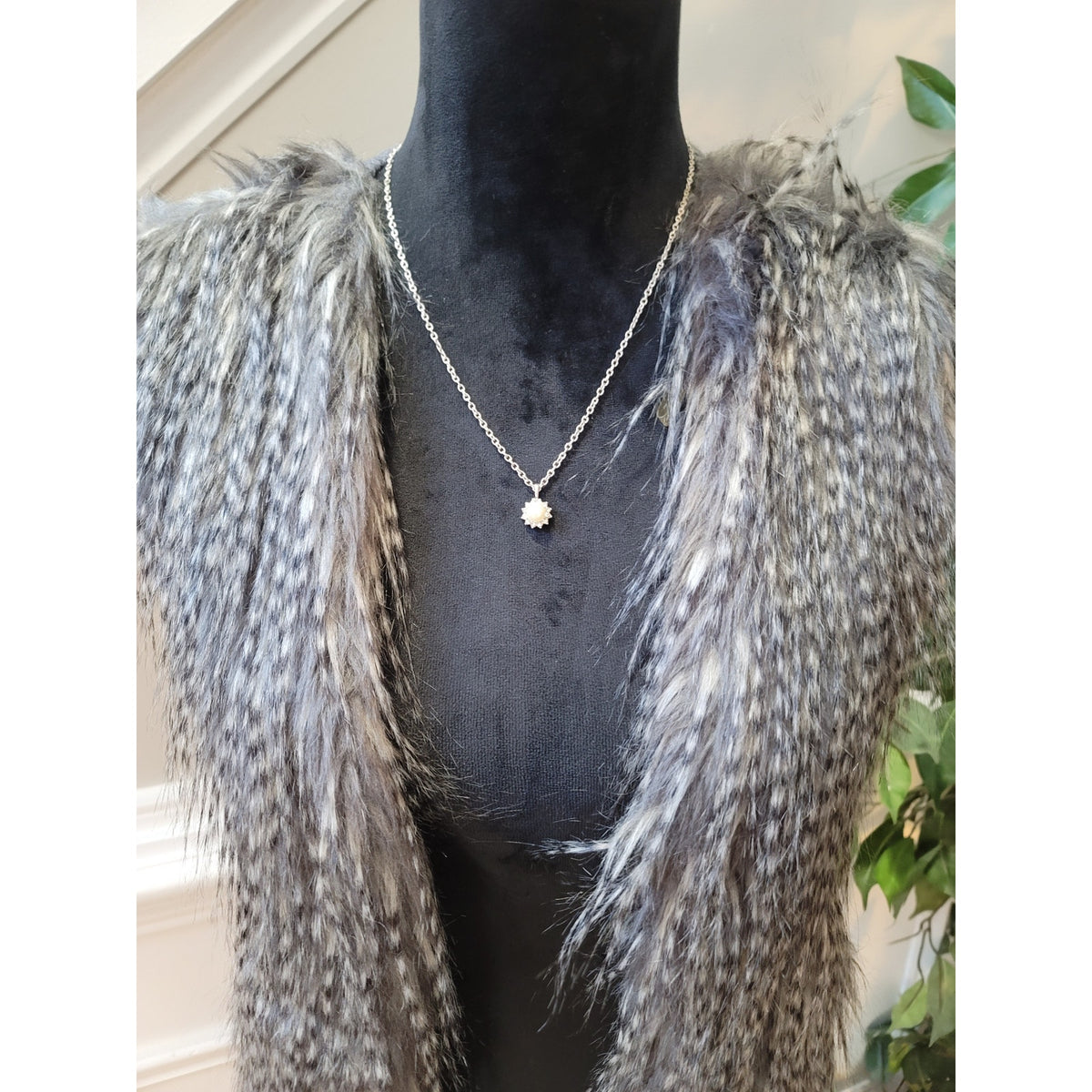 New Directions Faux Fur Vest Women's Large Gray Ribbed Open Front Sleeveless