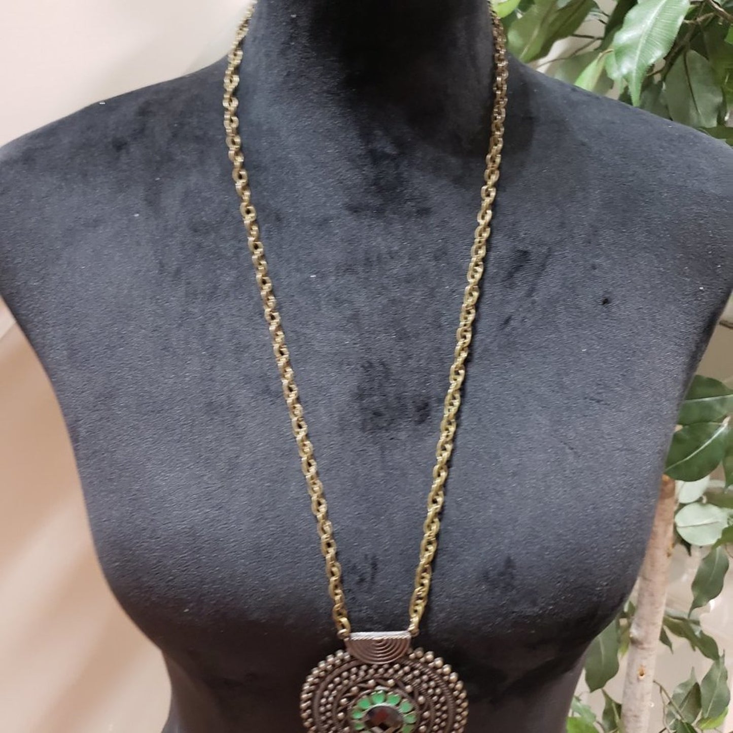 Womens Brass-Tone Silver Acrylic Bead Green Enamel Heart Round Pendant Necklace