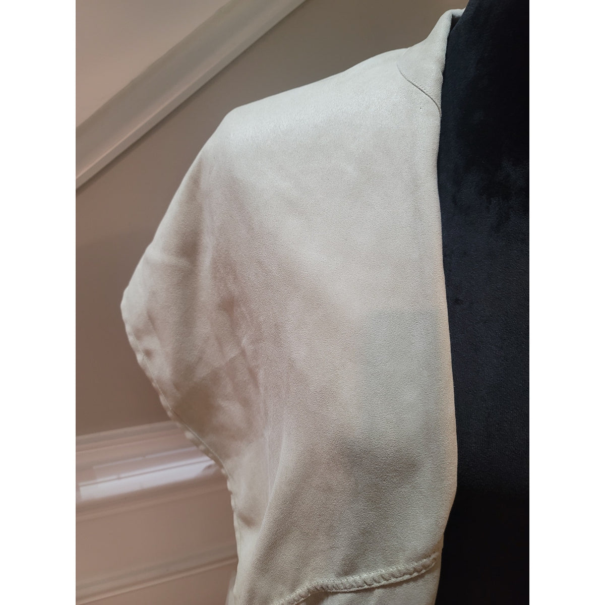 Chico's Cape Shawl Women's Size M Beige Open Front Sleeveless Exposed Seams