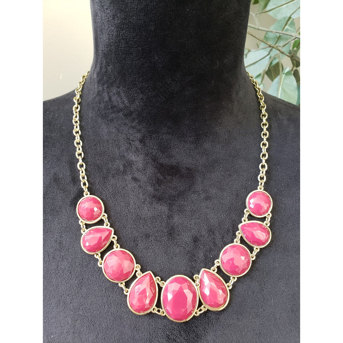 Womens Gold Plated Faceted Round Teardrop Pink Acrylic Beaded Statement Necklace