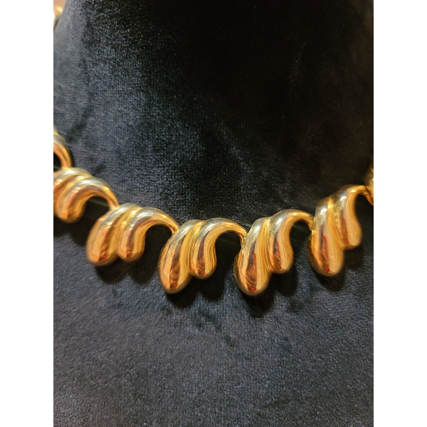 Women's Gold Necklace Wave Design Curved Links Fashion Jewelry Elegant Lock