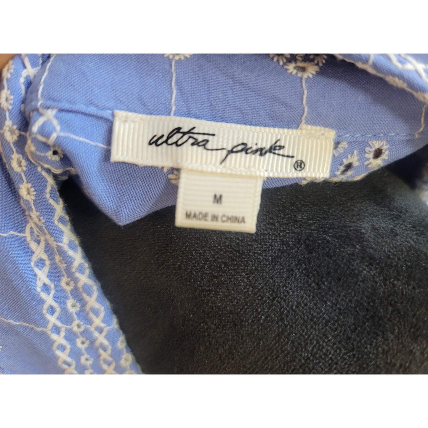 Ultra Pink Button Front Blouse Women's Medium Blue White Floral Embroidered