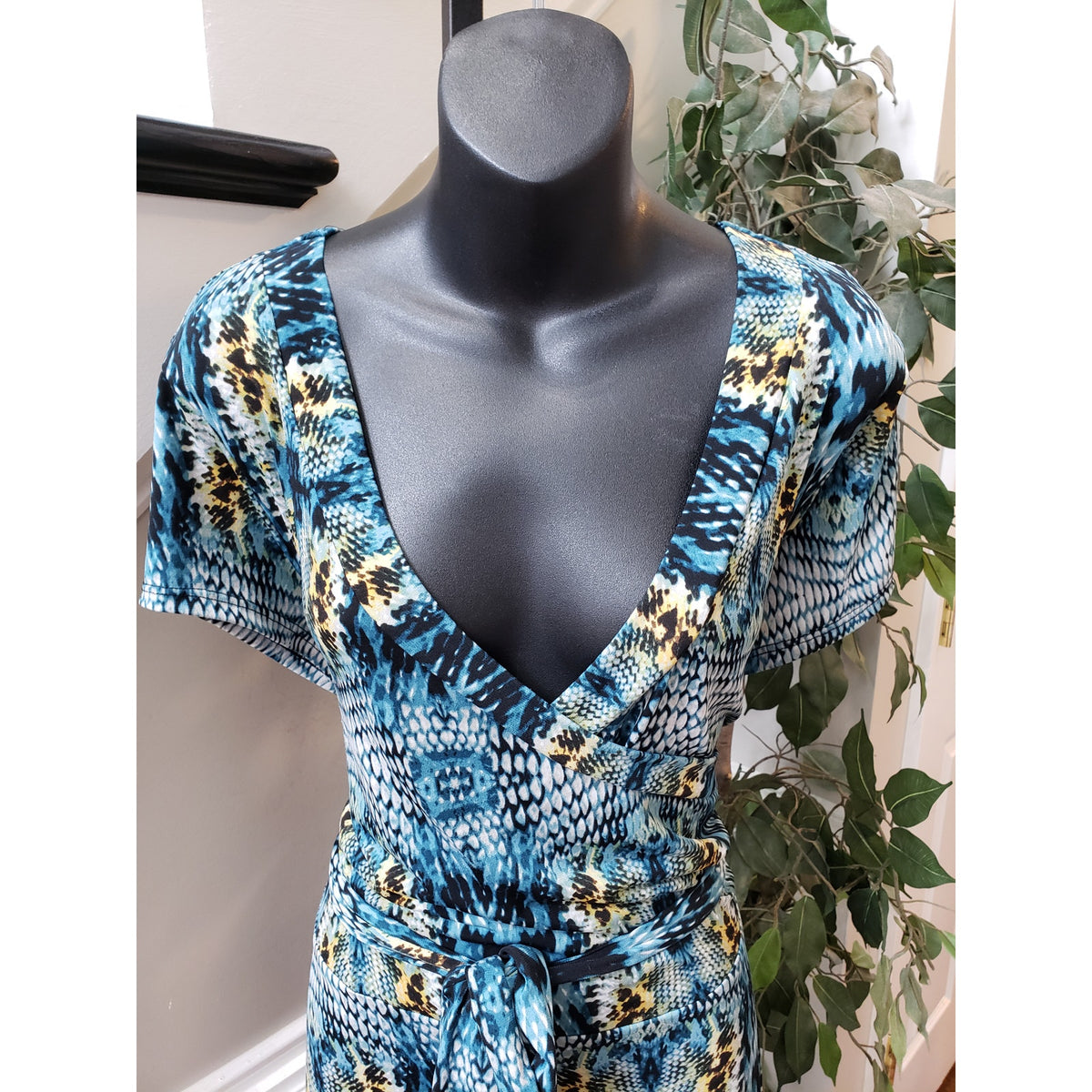 Ashley Stewart Maxi Dress Women XL Blue Black Snake Print Stretch Wrap Belted