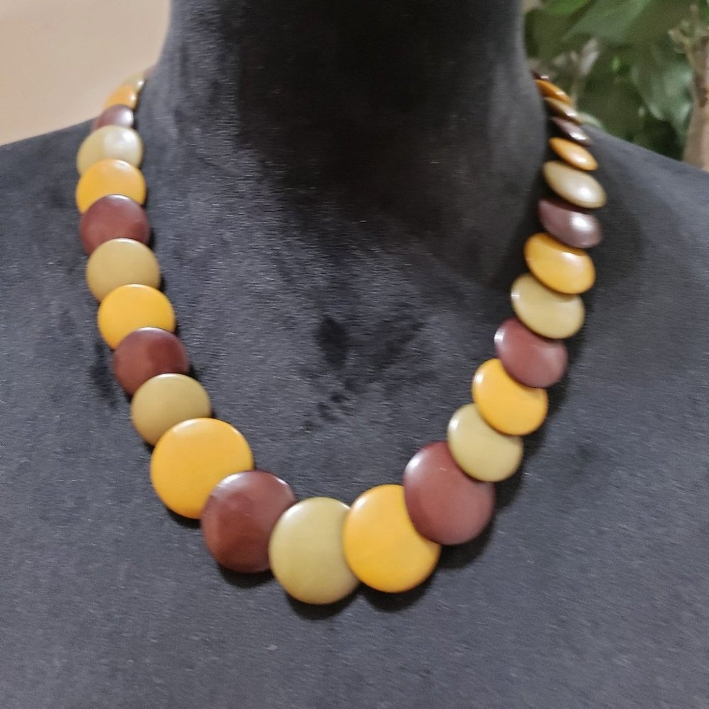 Womens Fashion Multicolor Flat Disks Beaded Collar Necklace with Lobster Clasp