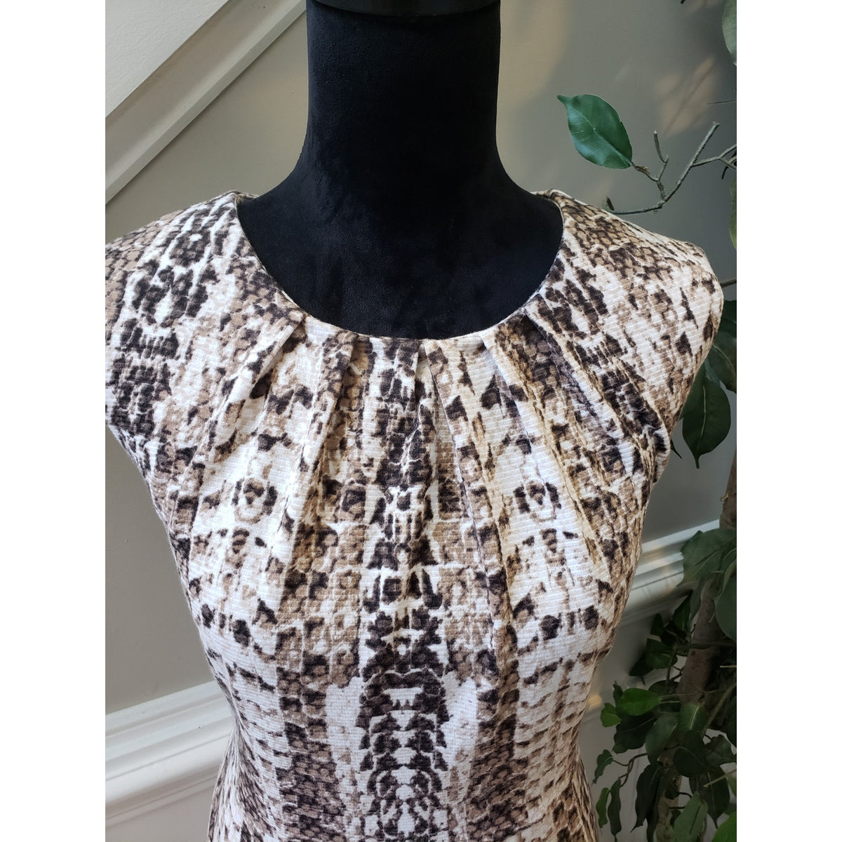 Dana Buchman Sheath Dress Women Size 10 Brown Beige Snakeskin Stretch Career