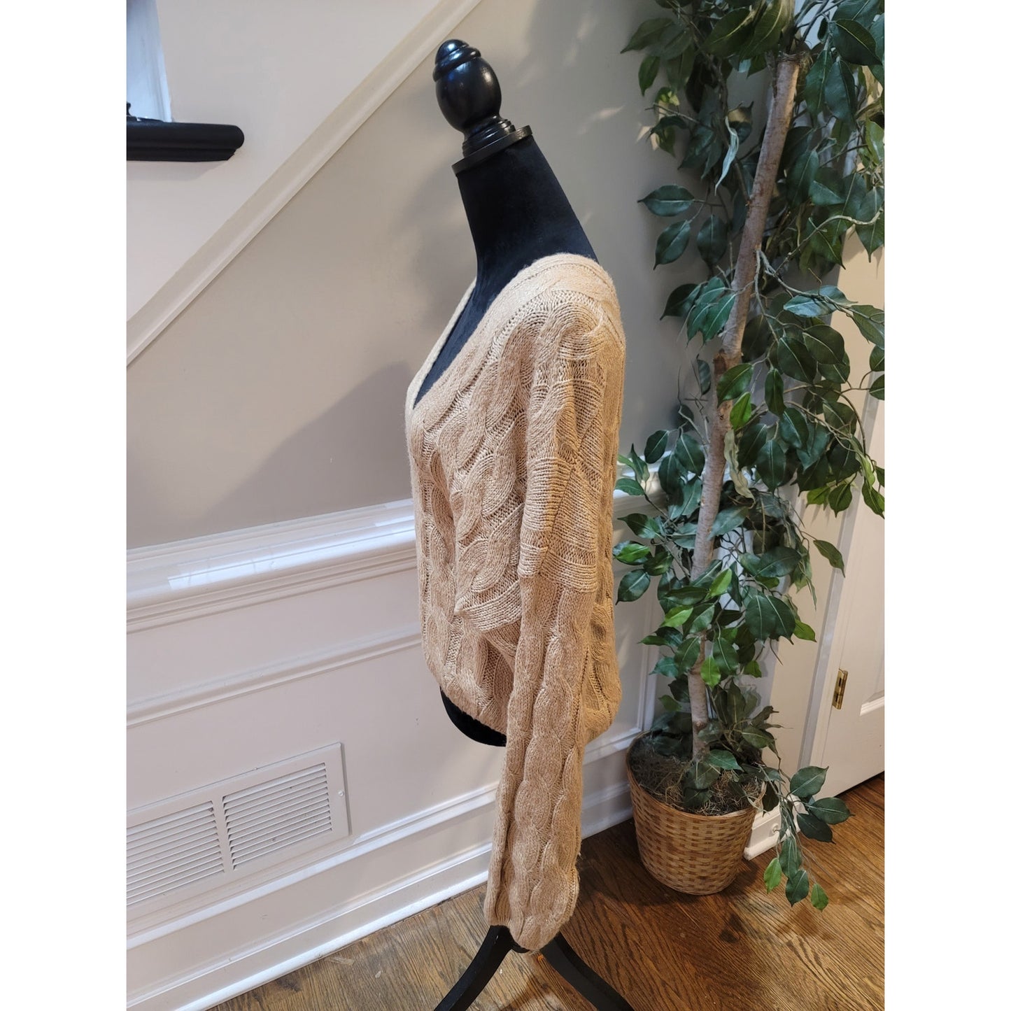 Double Zero Cable Knit Sweater Women's M Beige V-Neck Long Sleeve Pullover