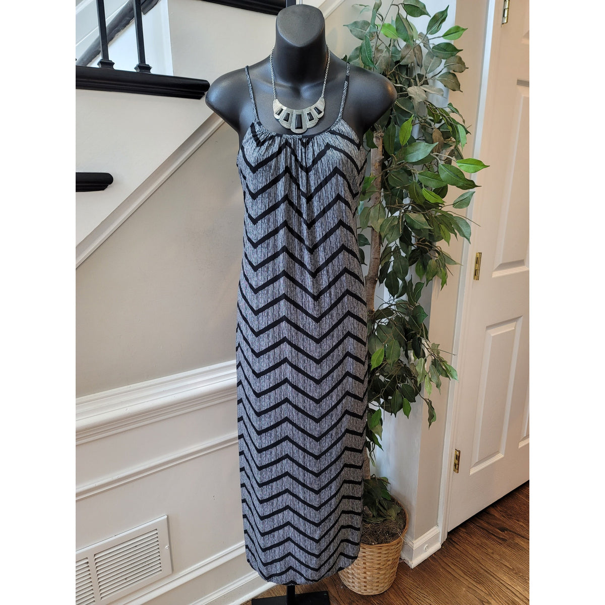 Merona Maxi Dress Women's XS Black White Chevron Striped Scoop Spaghetti Strap