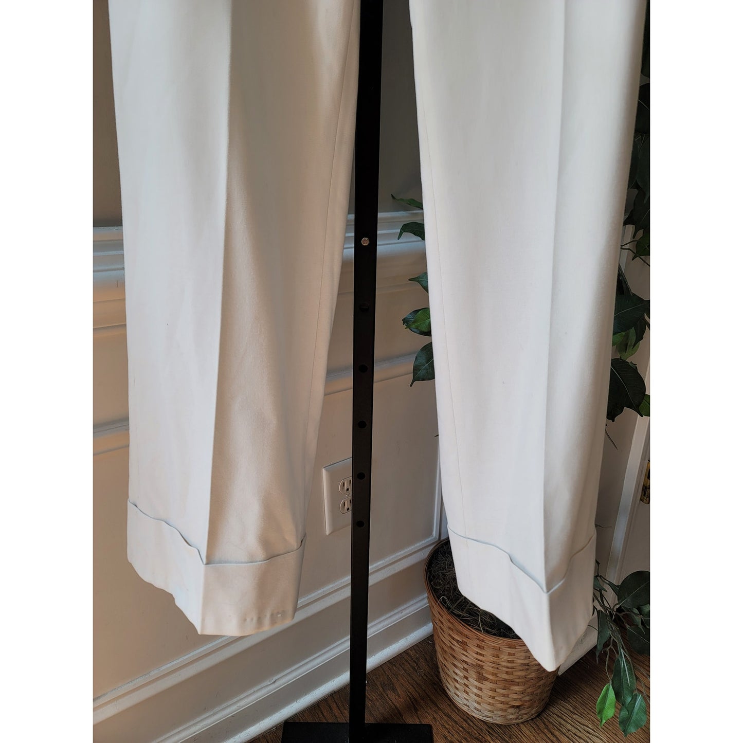 Express Trousers Women's Size 5/6 White Stretch Button Cuffed Flat Front