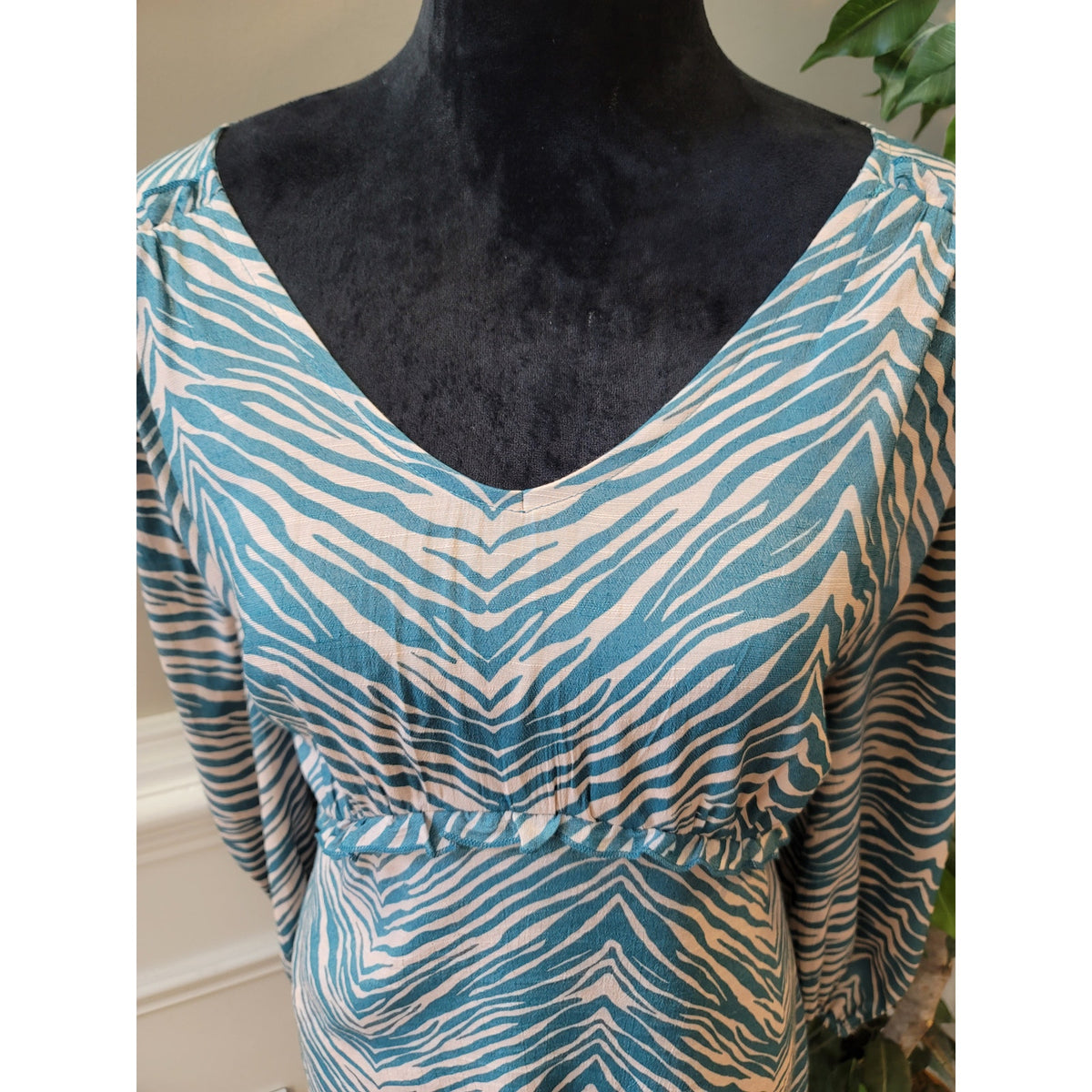 New Directions Blouse 2XL Teal Peach Zebra Ruffle Trim V-Neck Balloon Sleeve
