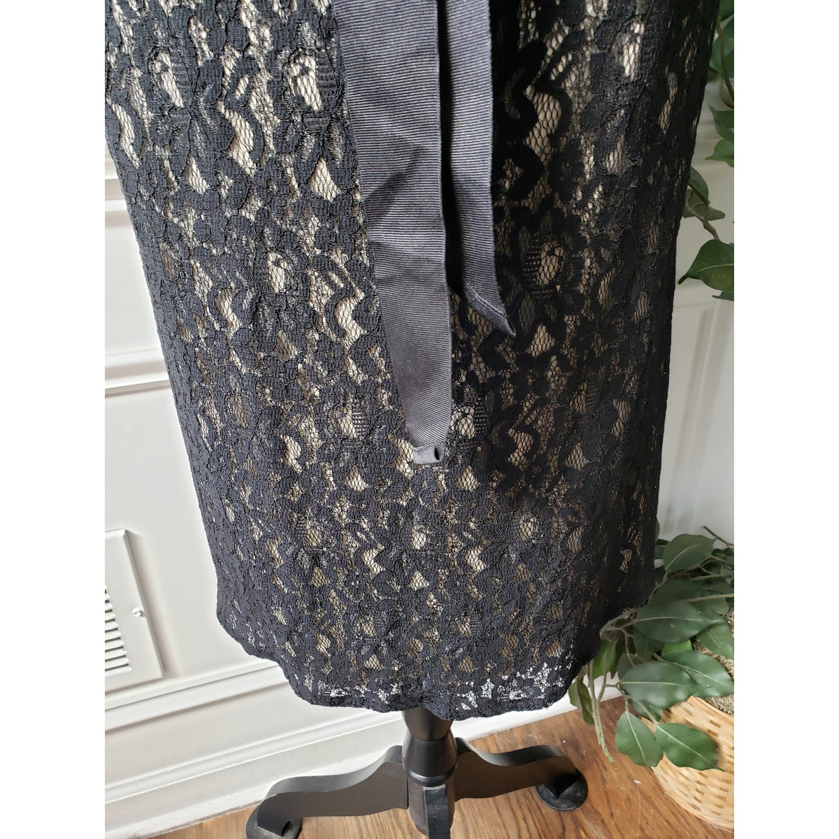 Lane Bryant Shift Dress Women's Size 22 Black Lace Lined Tie Waist Wrap V Neck