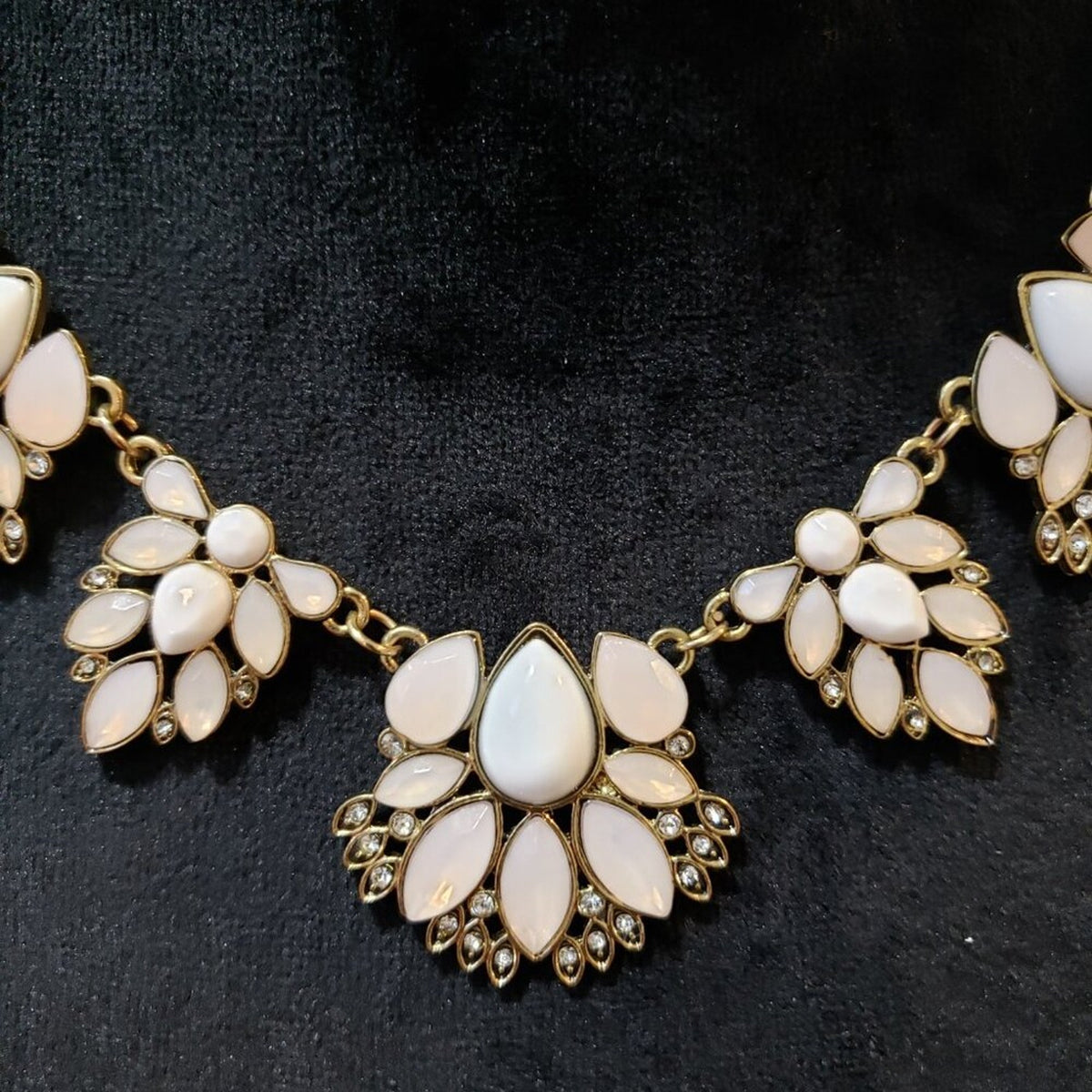 Icing Womens Beige Clear Pearl Crystal Necklace Jewelry with Lobster Clasp