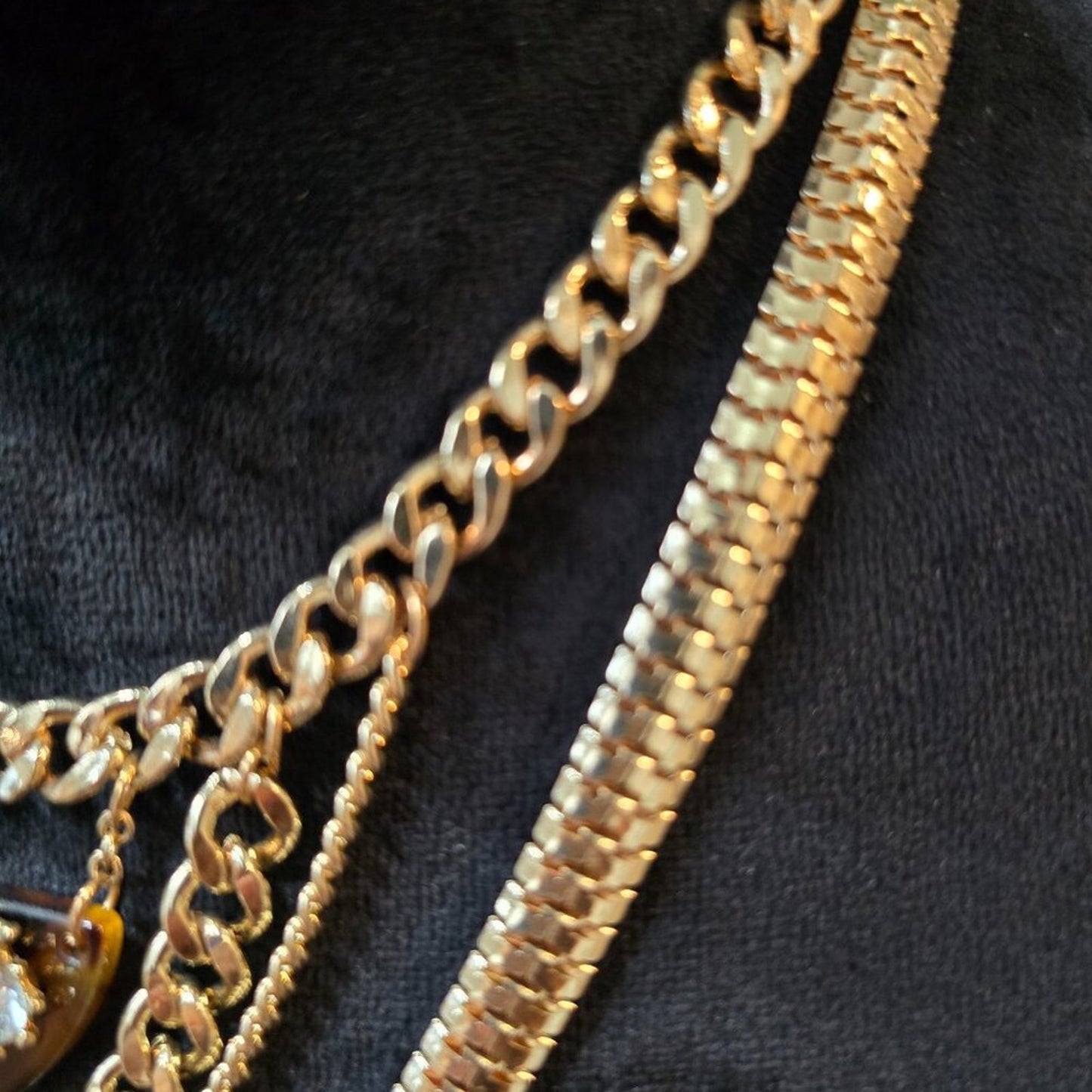 Womens Fashion Amber Acrylic Gold Tone Chain Necklace Jewelry with Lobster Clasp