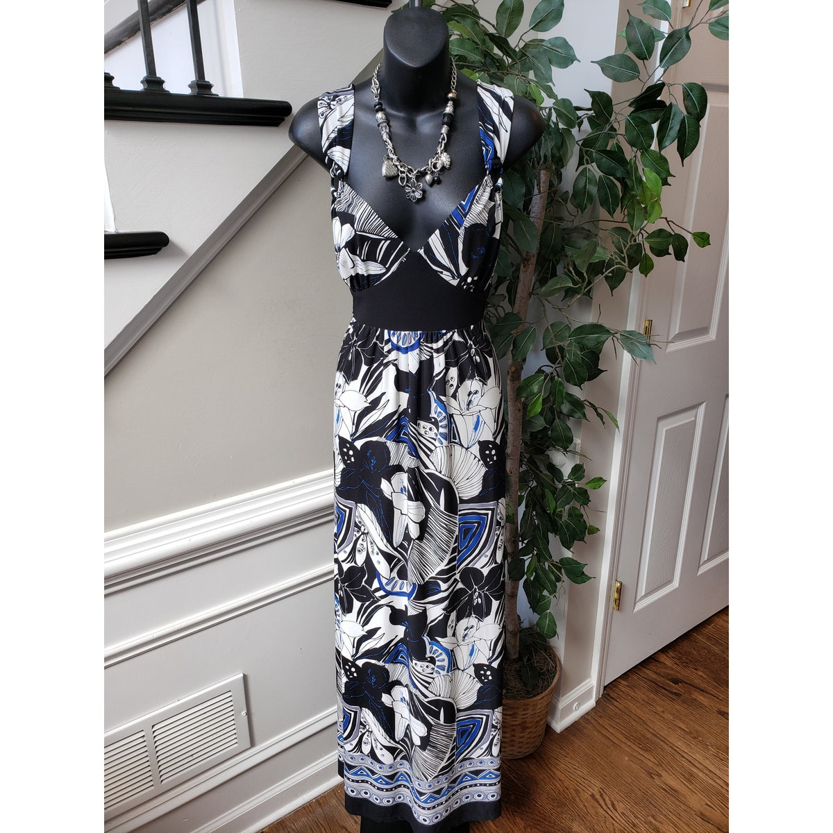 Tiana B. Long Maxi Dress Womens Size XL Black & White Sweetheart Neck Sleeveless