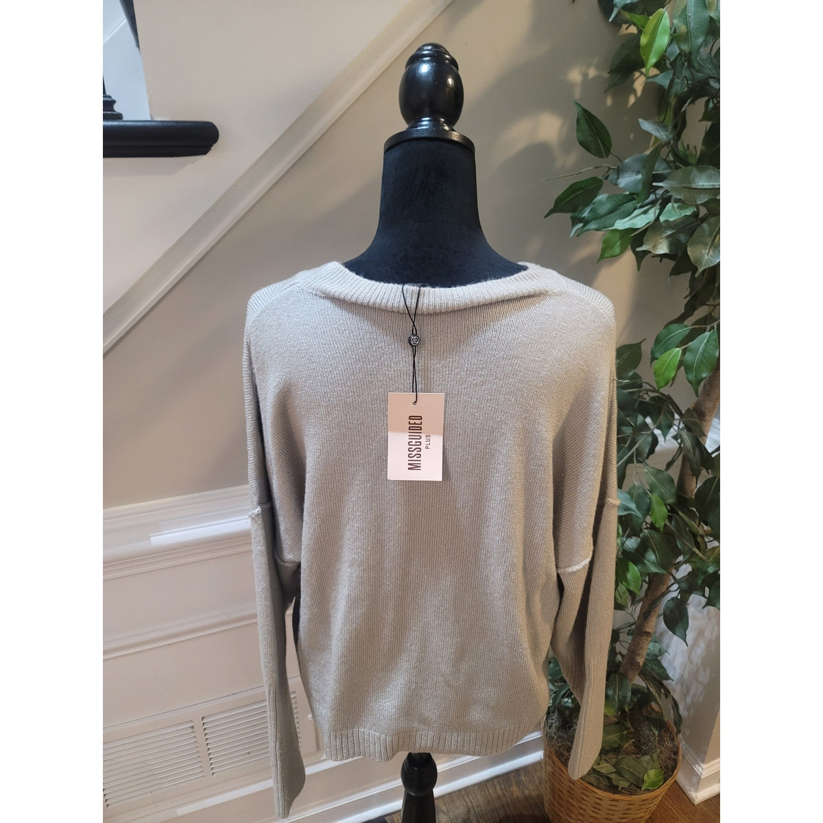 Missguided Jumper Sweater Women's SZ 14/16 Gray Dropped Shoulder Seam Front