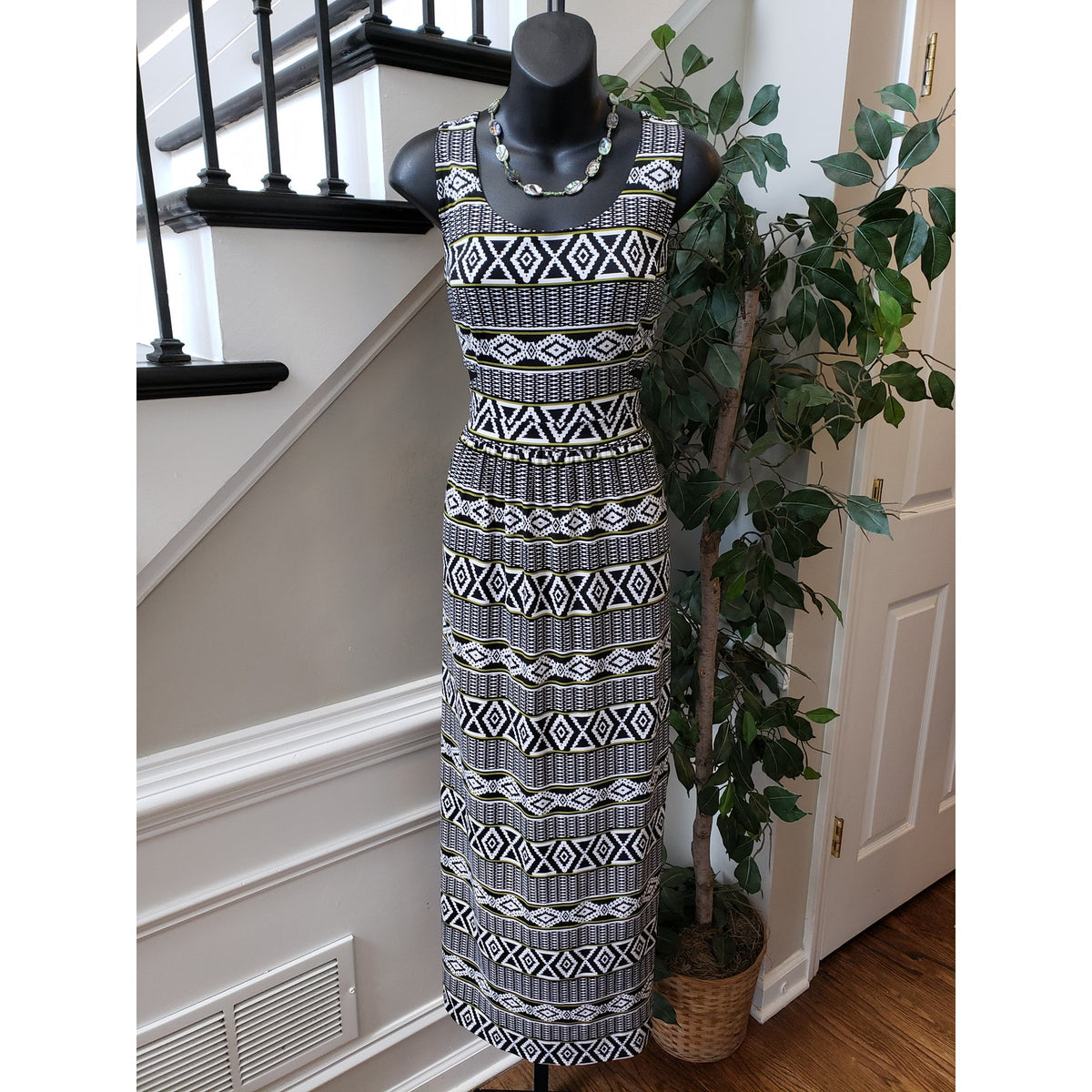 En Focus Studio Long Maxi Dress Women's Size 6 Black White Geo Print Sleeveless