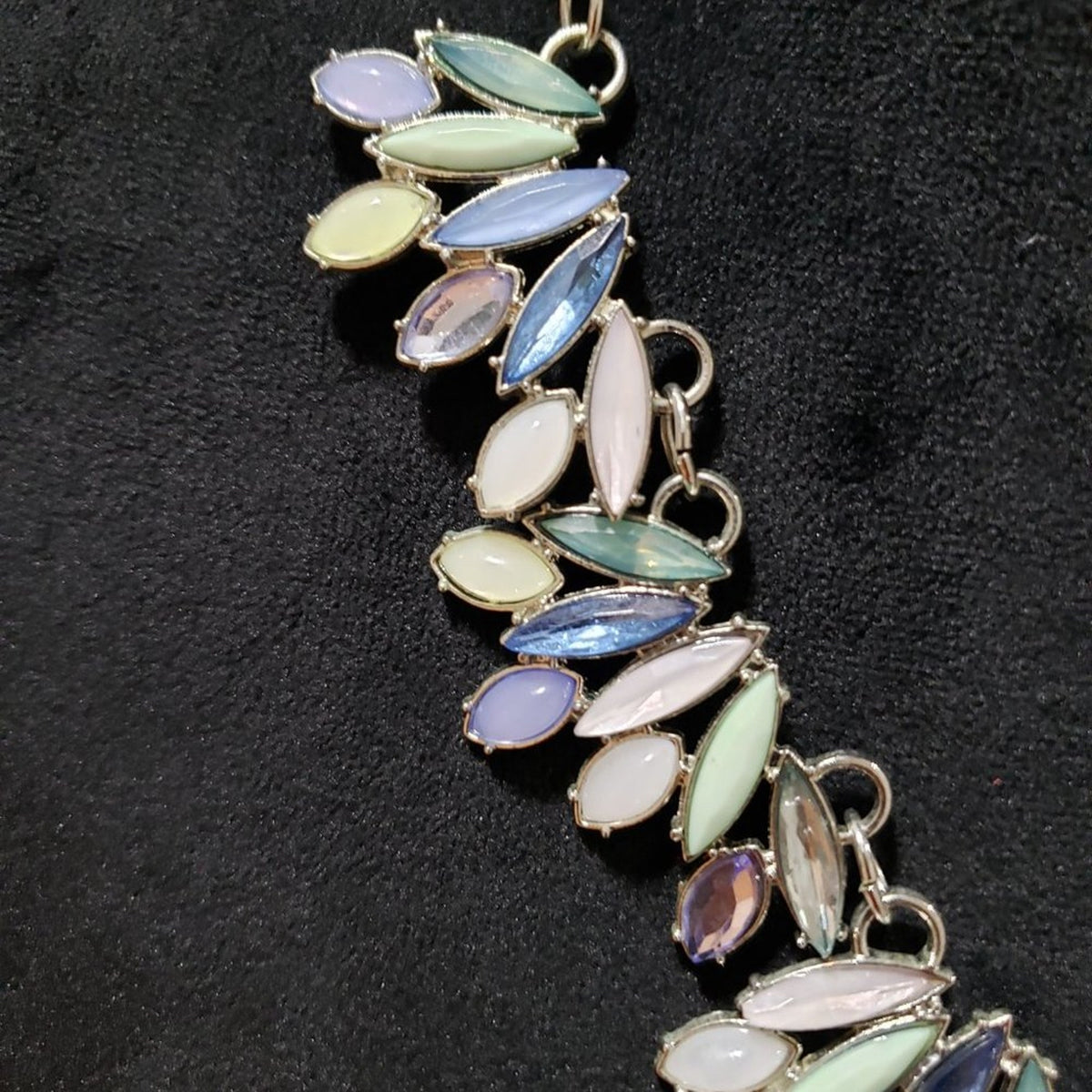 Women Fashion Multicolor Mixed Crystal Stones Collar Necklace with Lobster Clasp