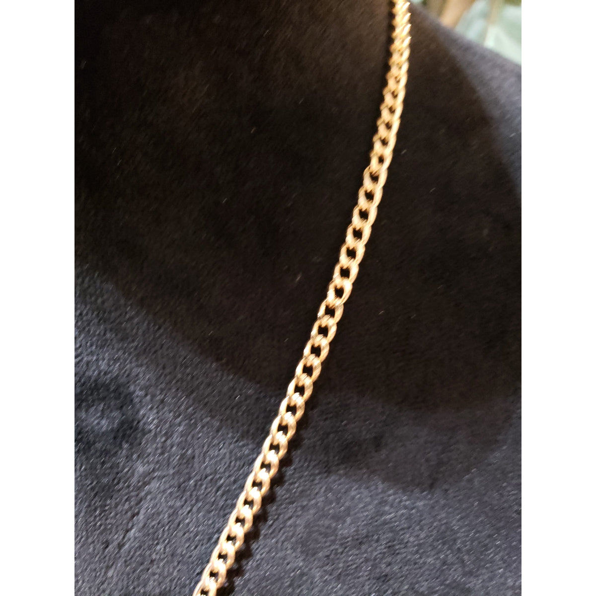 Womens Gold Tone Crescent Collar Necklace with Lobster Clasp Closure
