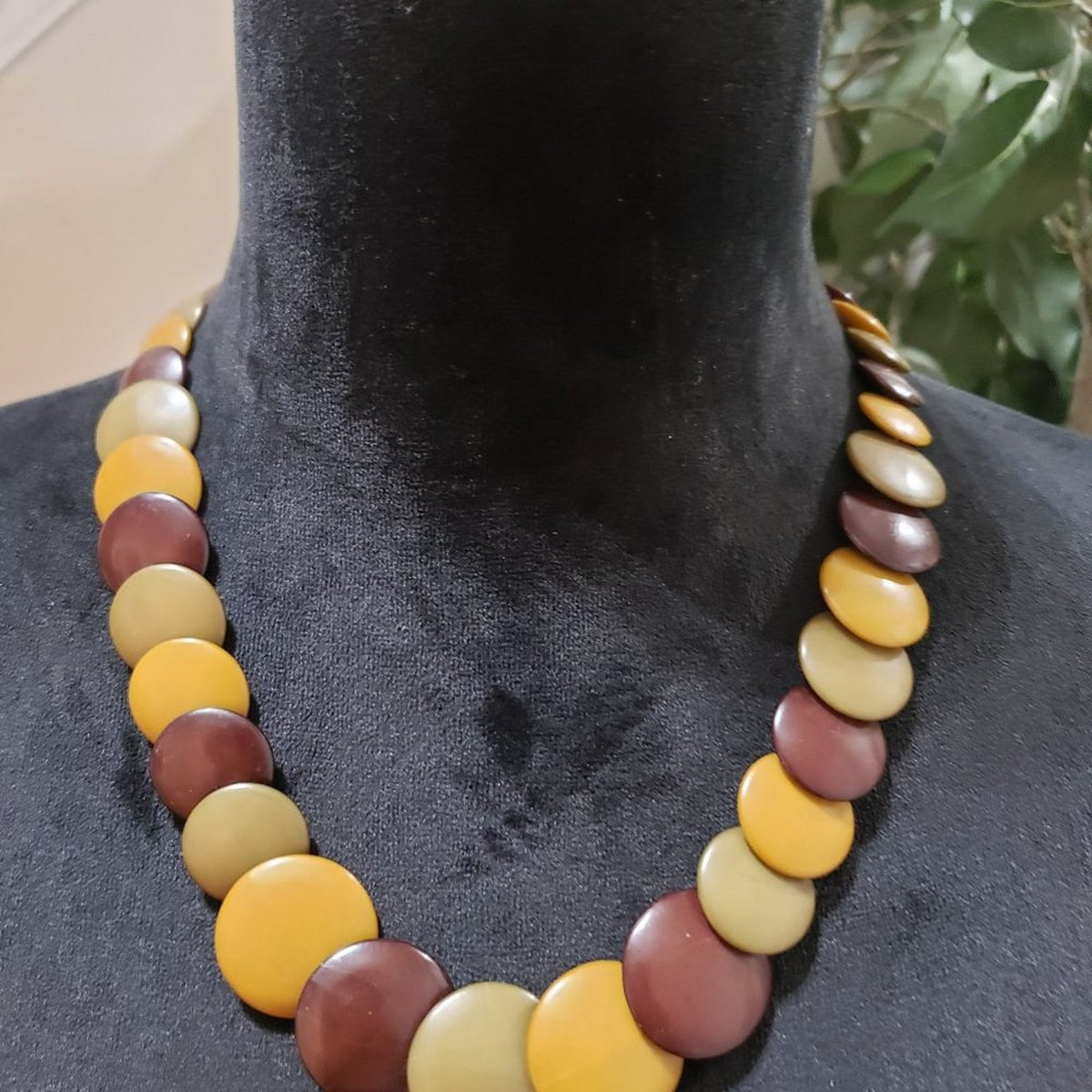 Womens Fashion Multicolor Flat Disks Beaded Collar Necklace with Lobster Clasp
