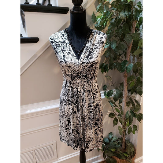 LOFT Women's Black & White Floral Rayon V-Neck Sleeveless Knee Length Dress MP