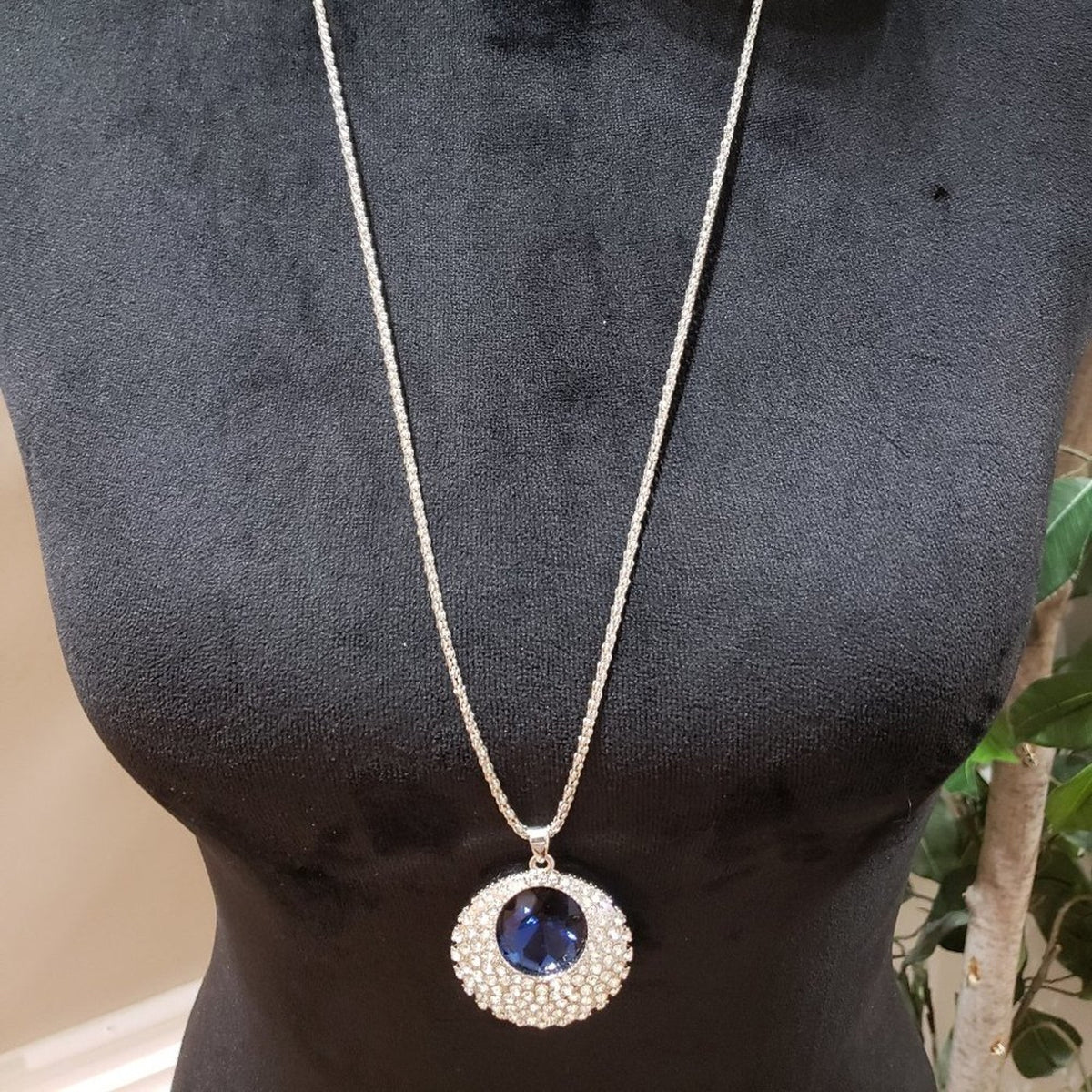 Vintage Womens Blue Rhinestone Inlaid Round Pendant Long Sweater Chain Necklace