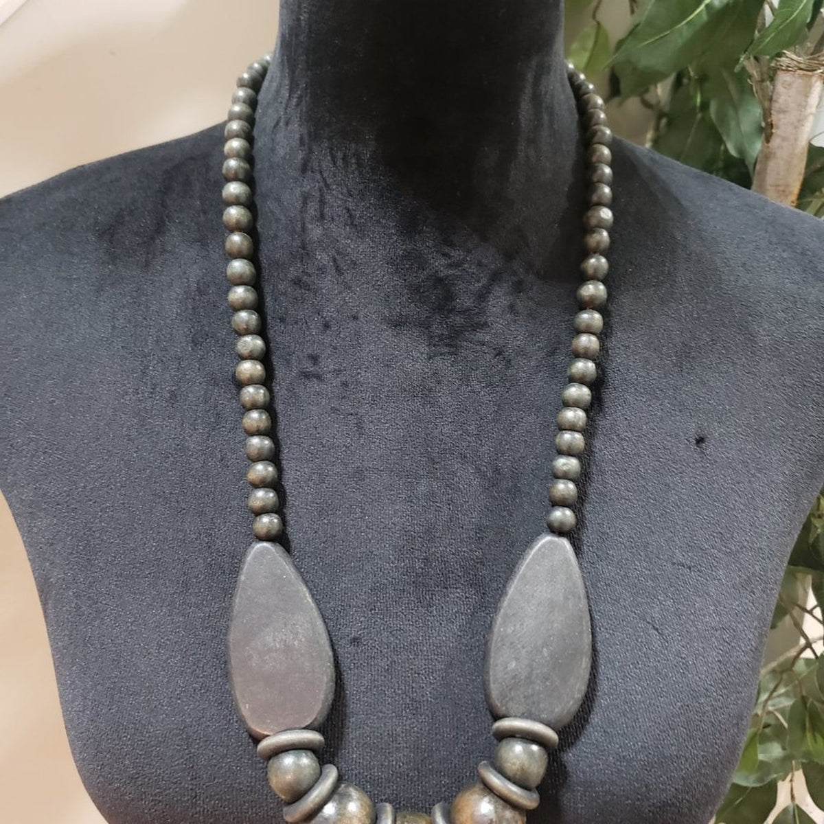 Womens Fashion Black Gunmetal Hematite Polished Stones Beaded Statement Necklace